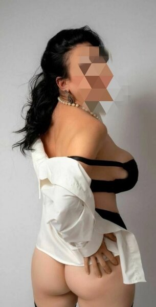 Doamna matura noua in zona